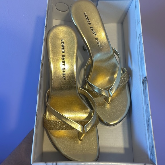 Gold lower east side heels that light up - Picture 2 of 4